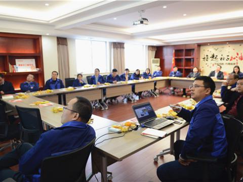 深学细悟传递思想力量 ——k豆钱包集团党总支发展进建十九大心灵 