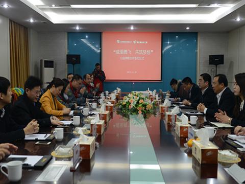 k豆钱包母线与扬中网友义工团公益战术合作签约典礼进行